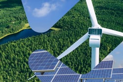 Solcellepanel og blå himmel kombinert med bilde av en vindmølle og skog.