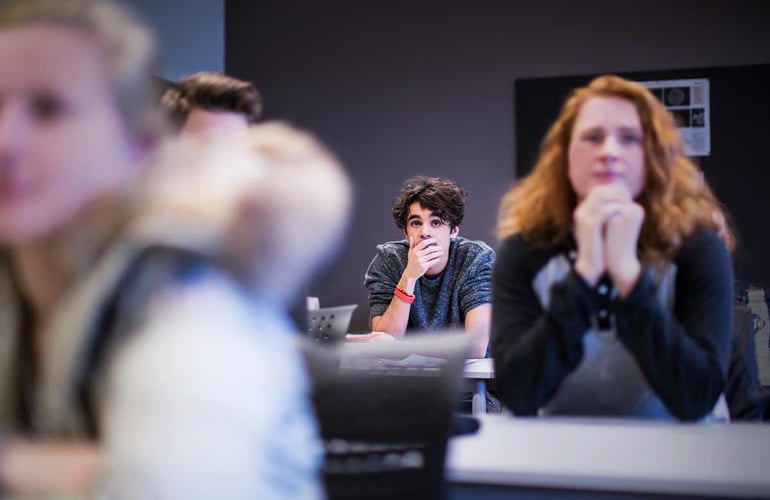 elever i et klasserom, ungdom