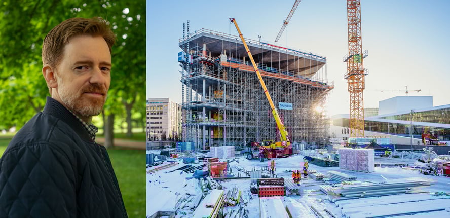 Bilde av mann og en byggeplass